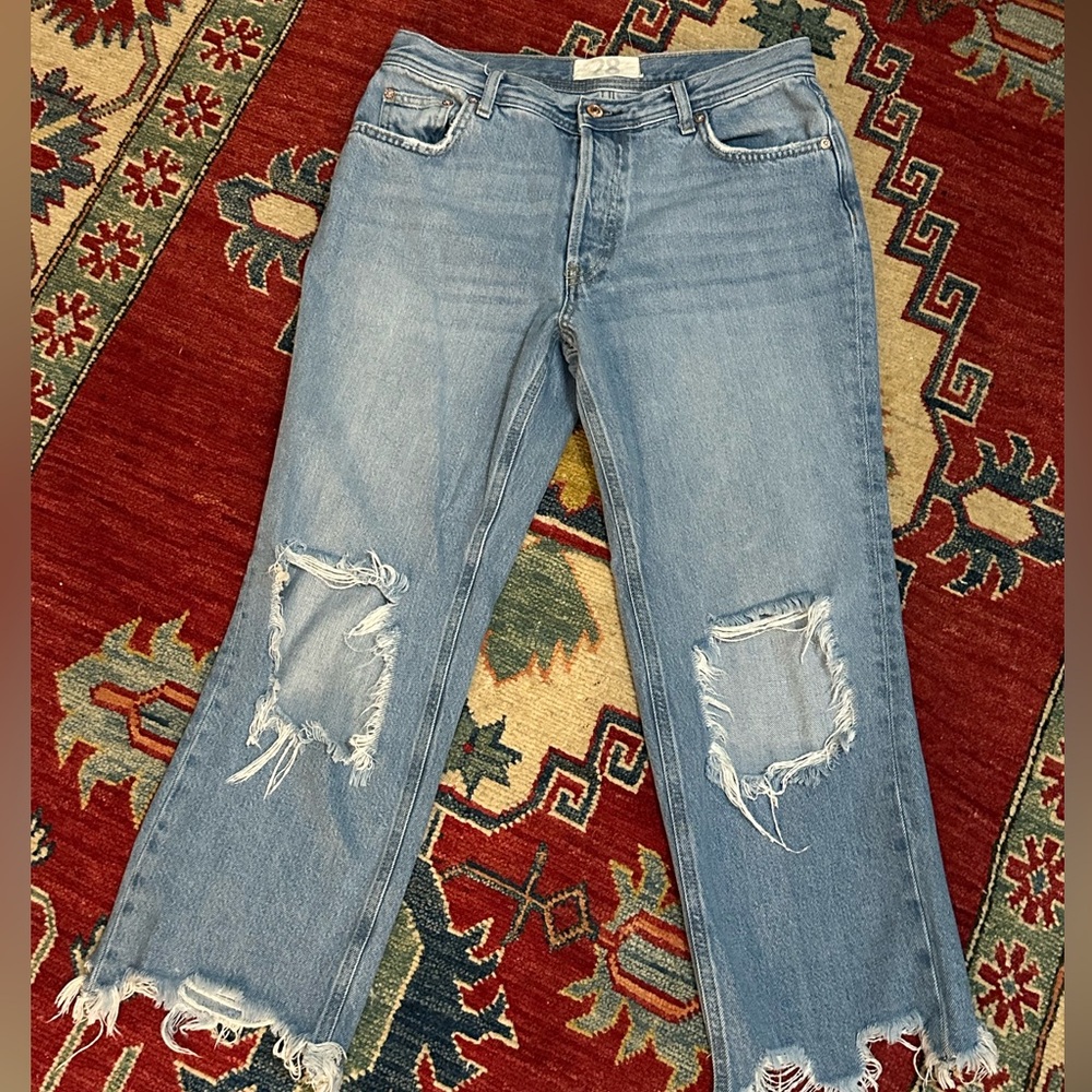 Free People Size 28 (6) Light Blue Distressed Boyfriend cut Ankle Jeans EUC